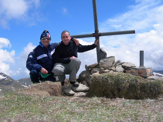 001-Giuseppe Albrizio e Daniele Carbonetti sulla Cima Lepri 2445 m.jpg