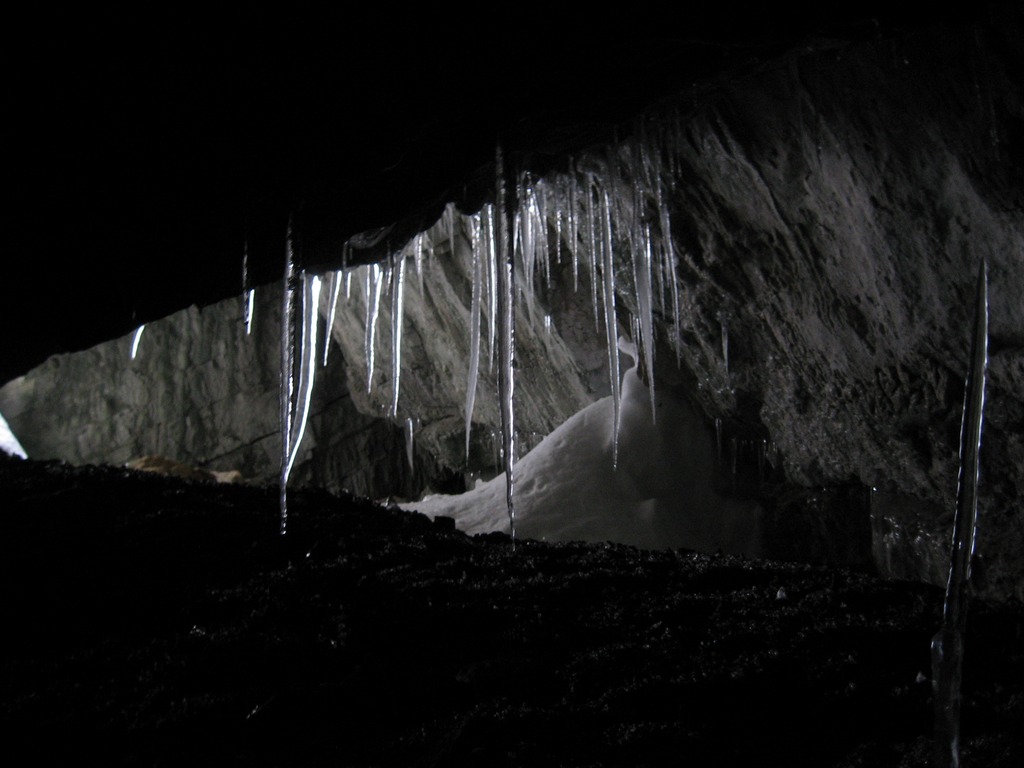 Grotta dell'orso da 2 cavit.jpg