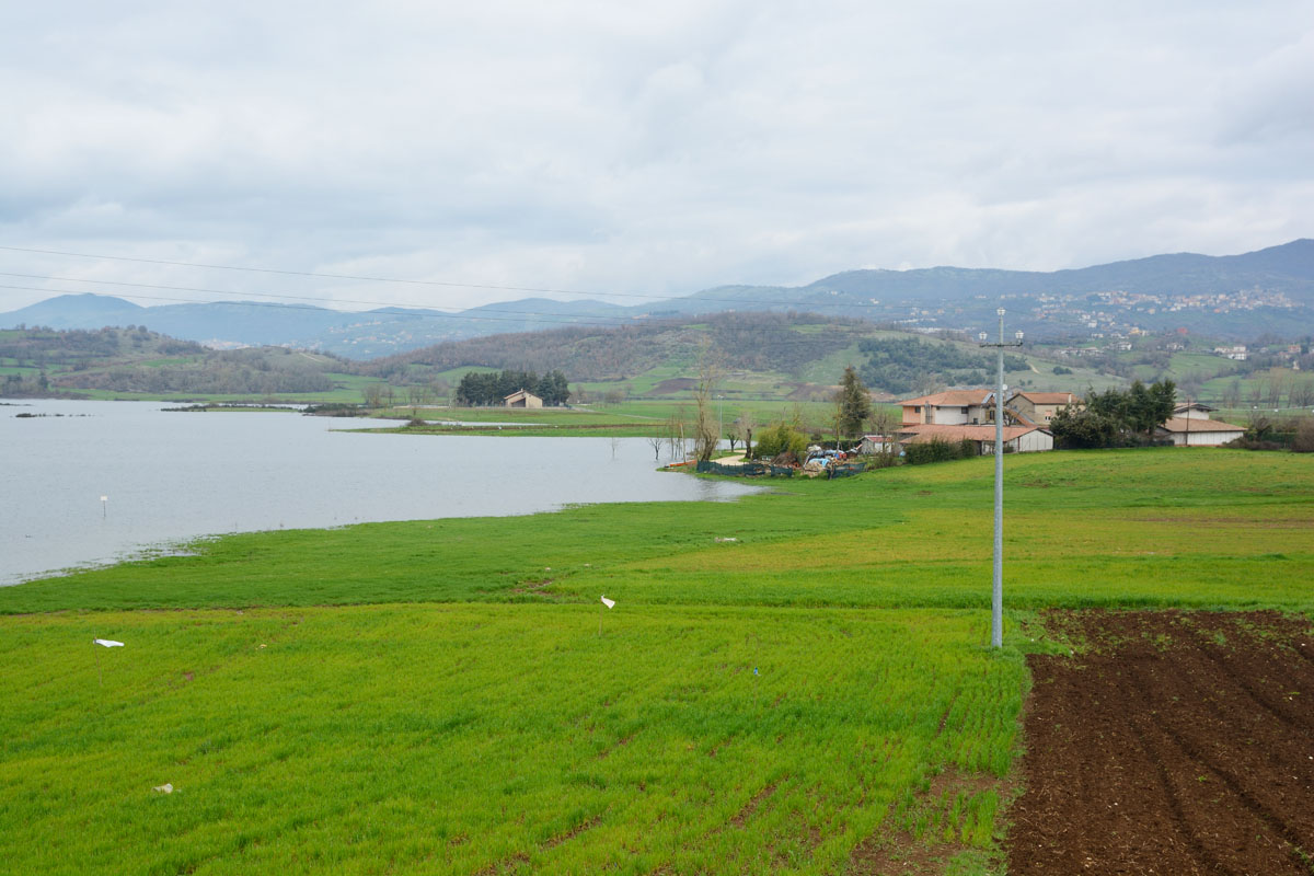 Lago di Canterno (lato ristorante Pescatore).jpg