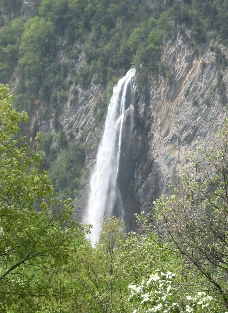 Zompo lo Schioppo cascata web.jpg