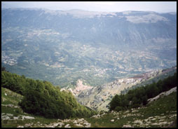 La Val Roveto con in primo piano Rendinara